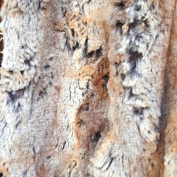 🔥LAST CHANCE!! DONATING!!🔥 L ERIN LONDON BROWN & TAN FAUX LEATHER PELT VEST - Picture 5 of 8